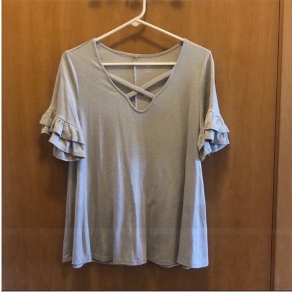 Francesca's Ruffle Detail Top Size Medium. - Picture 3 of 8